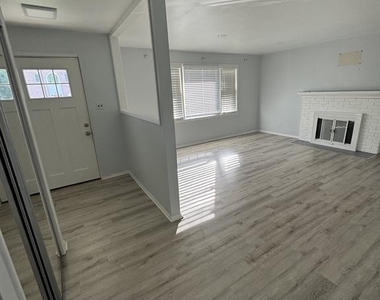 7410 Dickenson Street - Photo Thumbnail 3