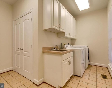 1489 Broadstone Place - Photo Thumbnail 16