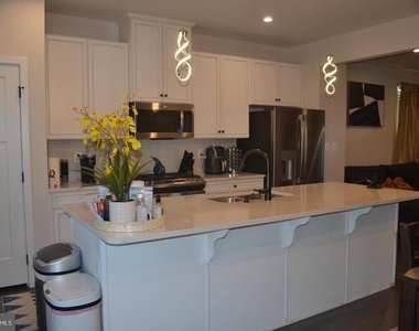 1015 Rampart Drive - Photo Thumbnail 7