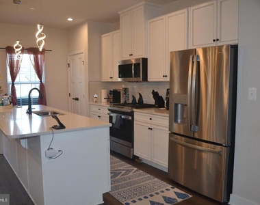 1015 Rampart Drive - Photo Thumbnail 8
