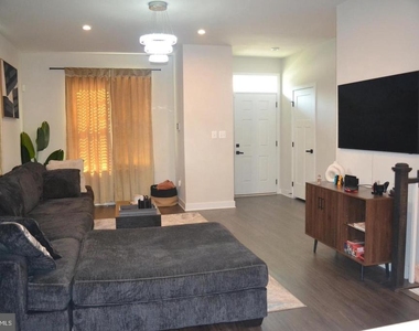 1015 Rampart Drive - Photo Thumbnail 13