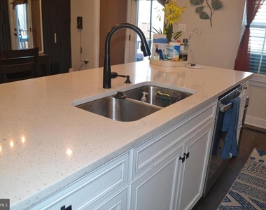 1015 Rampart Drive - Photo Thumbnail 10