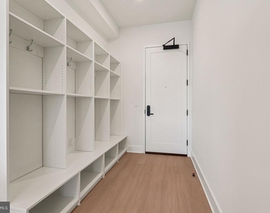 20 W Allens Lane - Photo Thumbnail 4