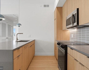 1440 N Front Street - Photo Thumbnail 6
