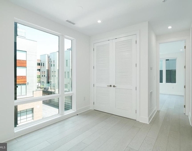 142r S Front Street - Photo Thumbnail 27