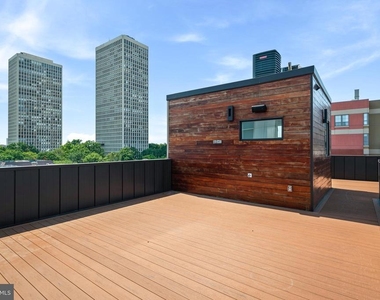 142r S Front Street - Photo Thumbnail 16