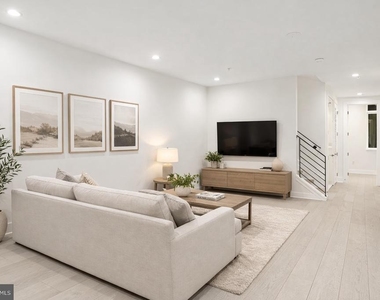 142r S Front Street - Photo Thumbnail 31