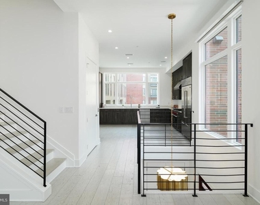 142r S Front Street - Photo Thumbnail 3