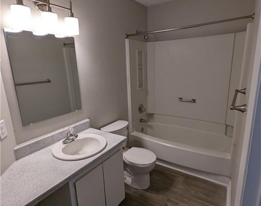 833 Applewood Lane - Photo Thumbnail 8