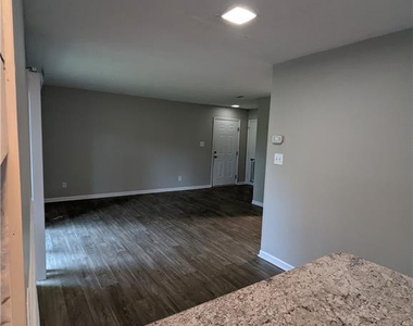 833 Applewood Lane - Photo Thumbnail 7