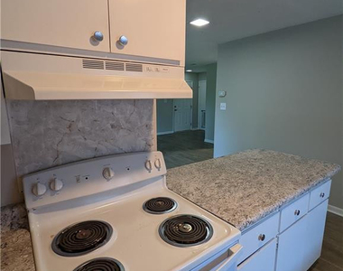 833 Applewood Lane - Photo Thumbnail 4