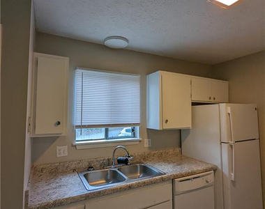 833 Applewood Lane - Photo Thumbnail 3