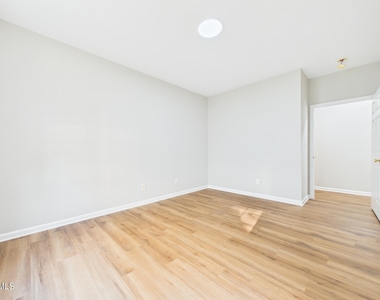 2111 Kudrow Lane - Photo Thumbnail 27