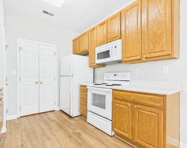 2111 Kudrow Lane - Photo Thumbnail 16