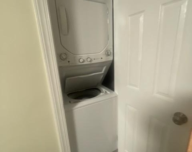 718 Selma Street - Photo Thumbnail 7