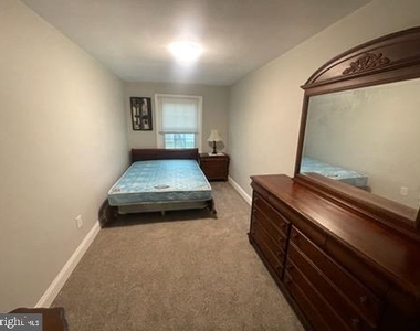 718 Selma Street - Photo Thumbnail 5