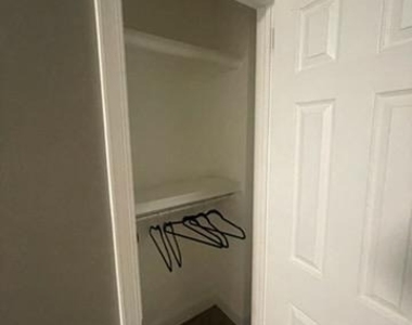 718 Selma Street - Photo Thumbnail 6