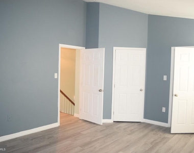 326 Larose Drive - Photo Thumbnail 17
