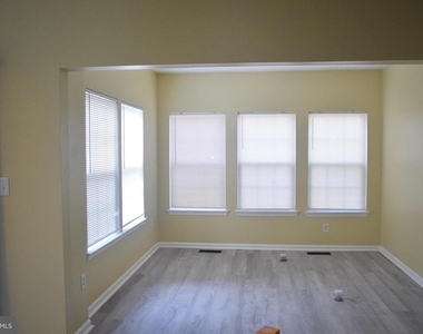 326 Larose Drive - Photo Thumbnail 10