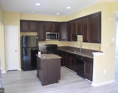 326 Larose Drive - Photo Thumbnail 8