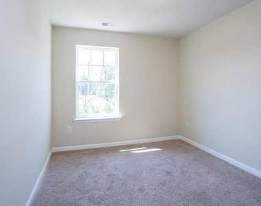 121 Mazzeo Drive - Photo Thumbnail 10