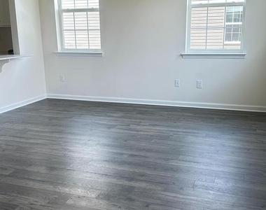 121 Mazzeo Drive - Photo Thumbnail 2