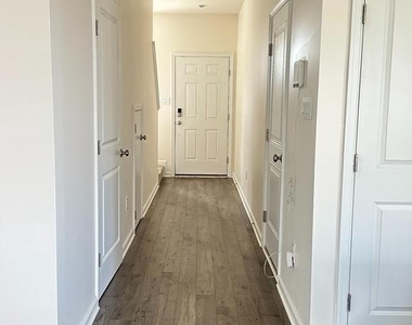 121 Mazzeo Drive - Photo Thumbnail 22