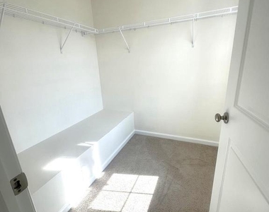 121 Mazzeo Drive - Photo Thumbnail 16