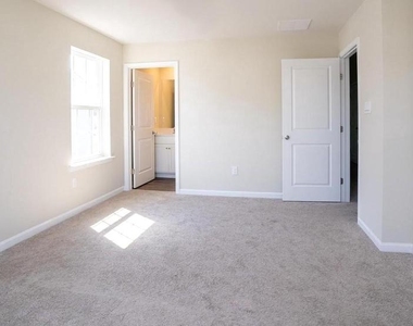 121 Mazzeo Drive - Photo Thumbnail 14