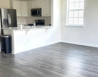 121 Mazzeo Drive - Photo Thumbnail 7