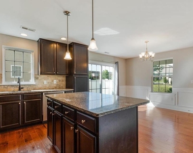 507 Lexington Mews - Photo Thumbnail 9