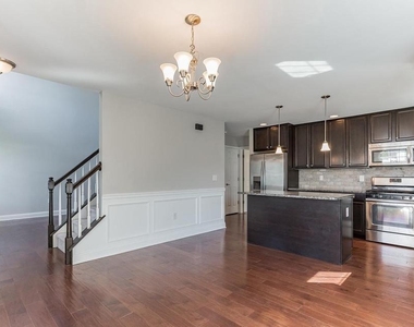 507 Lexington Mews - Photo Thumbnail 6