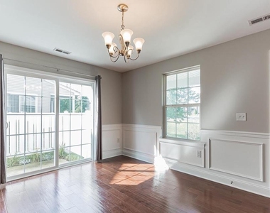 507 Lexington Mews - Photo Thumbnail 3