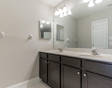 507 Lexington Mews - Photo Thumbnail 17