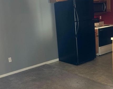 413 Gregorys Way - Photo Thumbnail 7