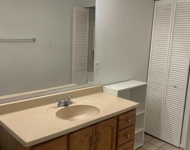 413 Gregorys Way - Photo Thumbnail 3