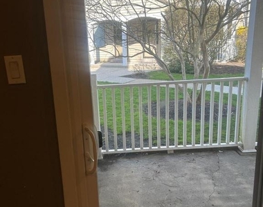 413 Gregorys Way - Photo Thumbnail 10