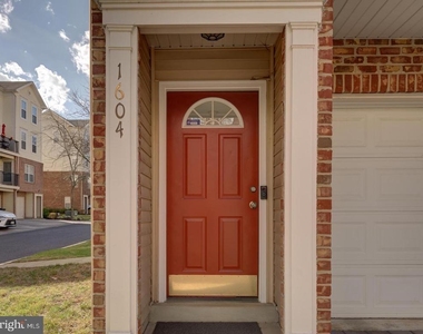 1604 Post Oak Drive - Photo Thumbnail 2