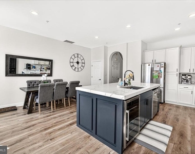 910 Featherstone Street - Photo Thumbnail 9