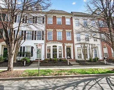 910 Featherstone Street - Photo Thumbnail 1