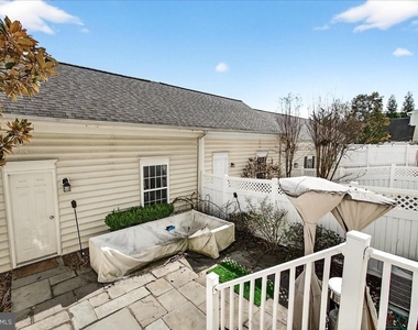 910 Featherstone Street - Photo Thumbnail 27