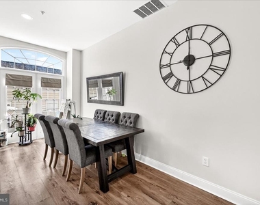 910 Featherstone Street - Photo Thumbnail 6