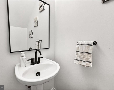 910 Featherstone Street - Photo Thumbnail 5