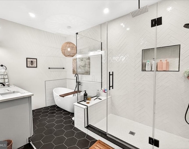 910 Featherstone Street - Photo Thumbnail 18