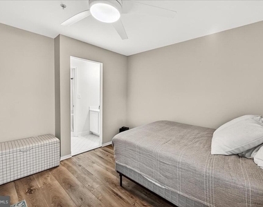 910 Featherstone Street - Photo Thumbnail 21
