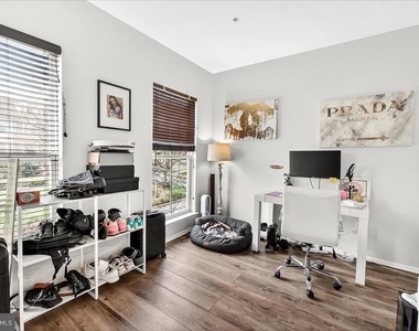910 Featherstone Street - Photo Thumbnail 13