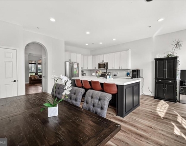 910 Featherstone Street - Photo Thumbnail 7