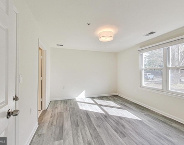 15300 Diamond Cove Terrace - Photo Thumbnail 13