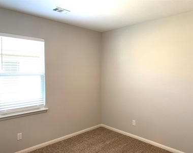 112 Declaration Ln - Photo Thumbnail 11
