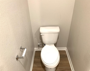 112 Declaration Ln - Photo Thumbnail 8